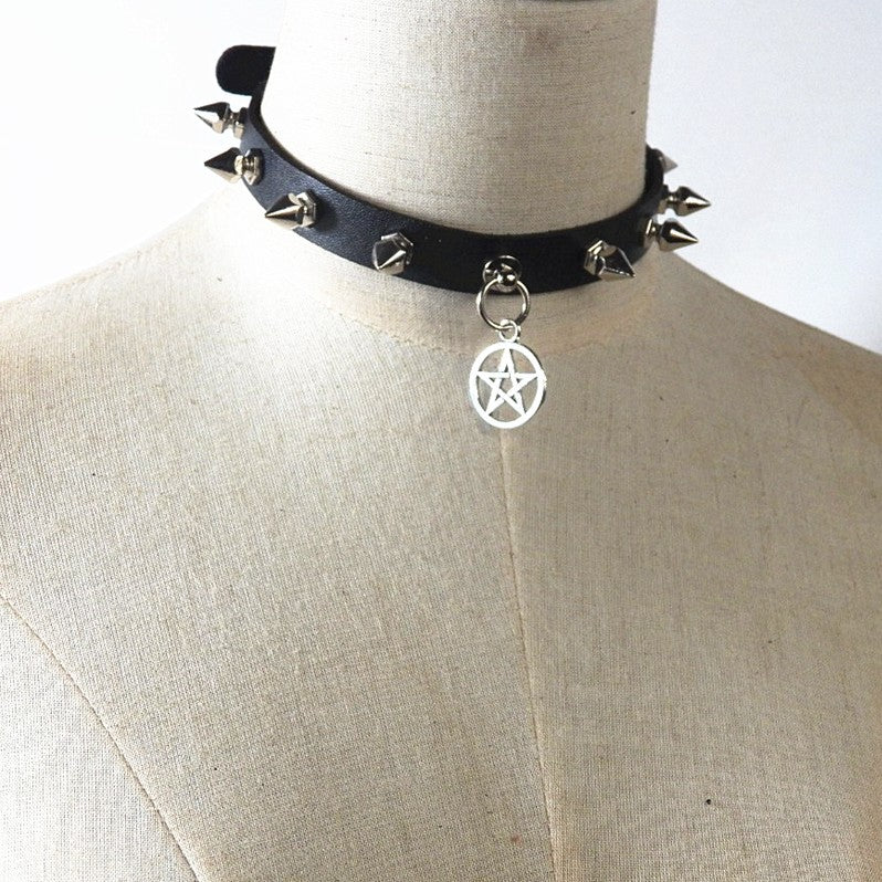 Lilith choker
